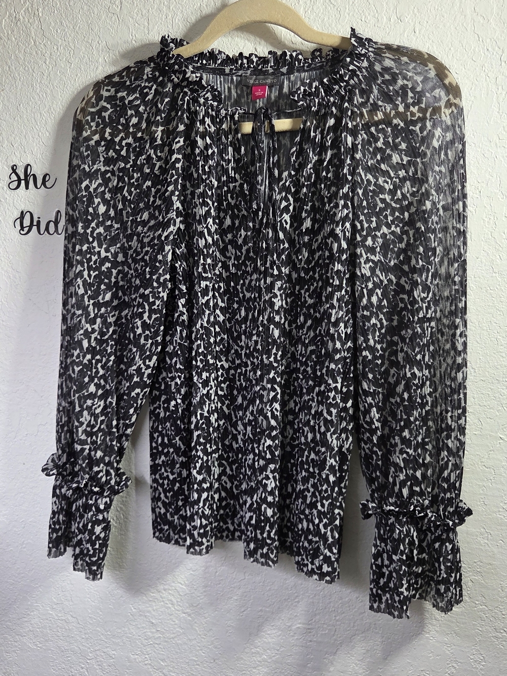 VINCE CAMUTO Black & White Abstract Print Smocked Neck Blouse Size S